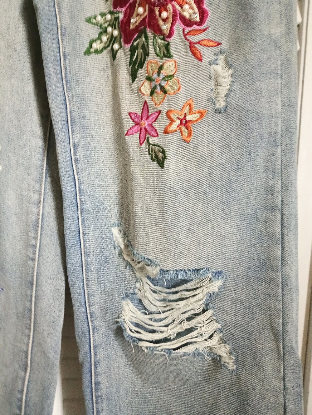 NEW Bohemela Light Distressed Wash Embroidered Embellished Loose Fit Jeans (26 - Picture 4 of 12